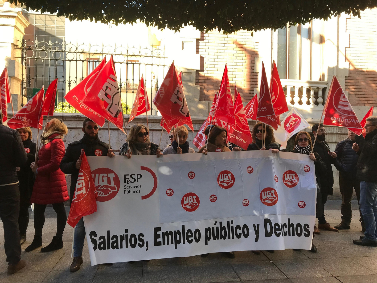 Exigen que monitores de educación especial atiendan a este alumnado