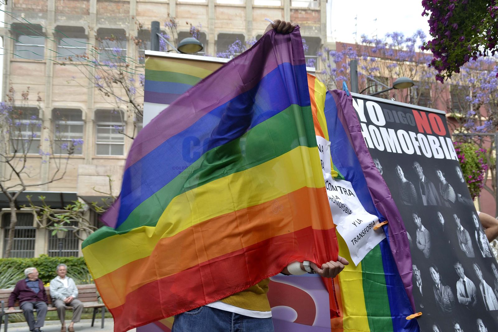 Un joven trans denuncia una agresión en Valencia con puñetazos y patadas