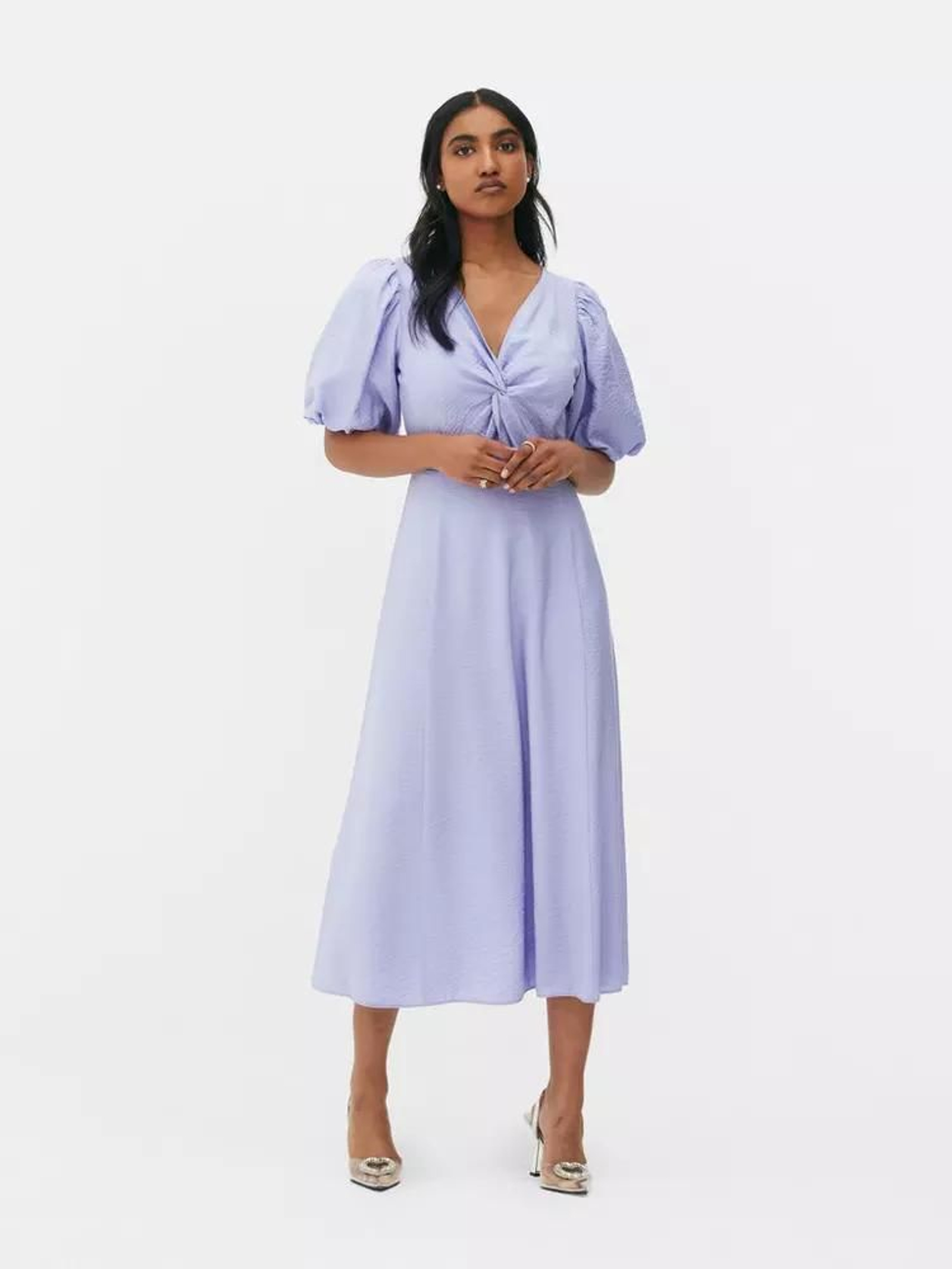 Vestido con mangas abullonadas de Primark.