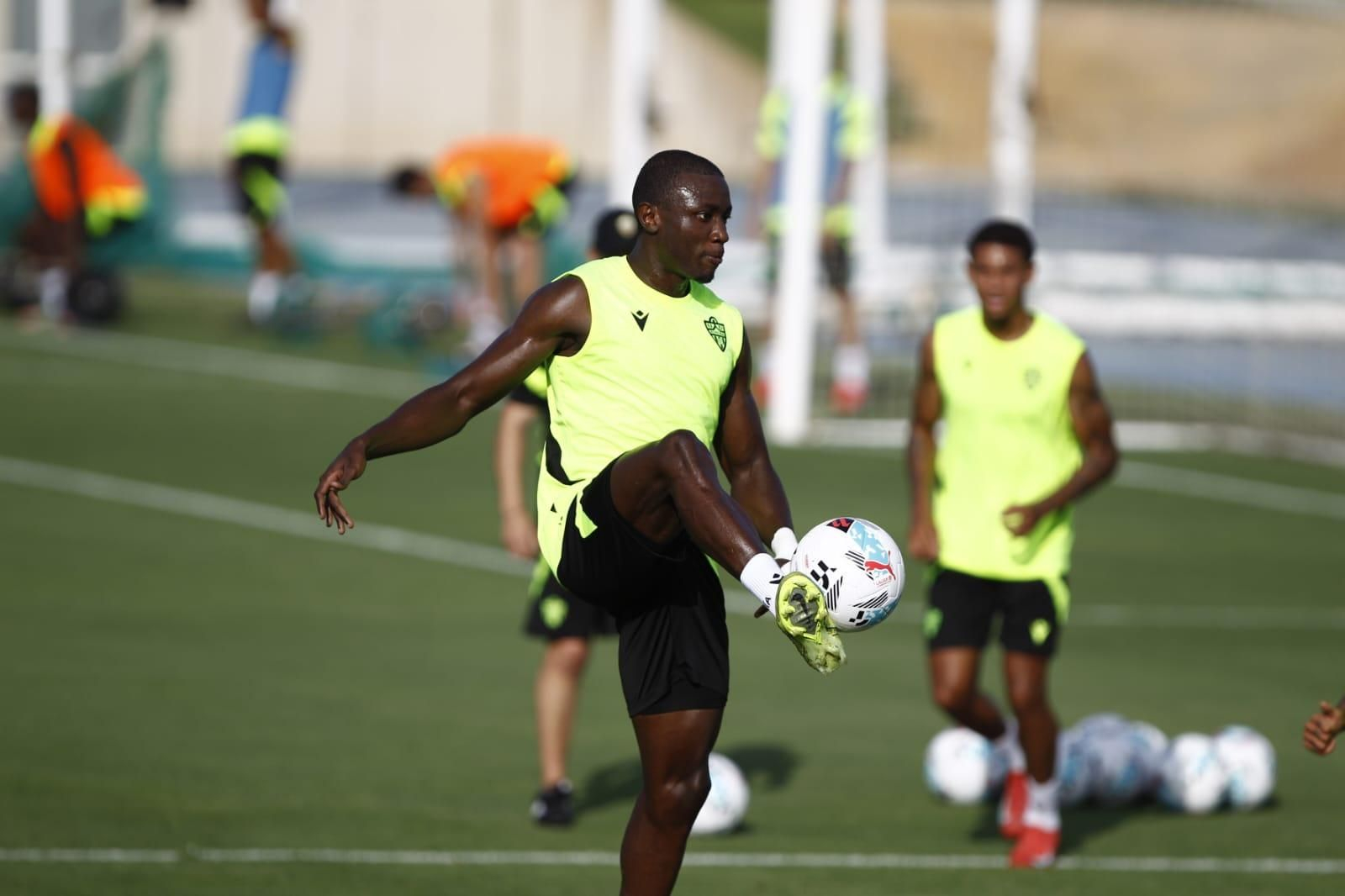El camerunés Soko fue una de las atracciones del primer entrenamiento del verano rojiblanco