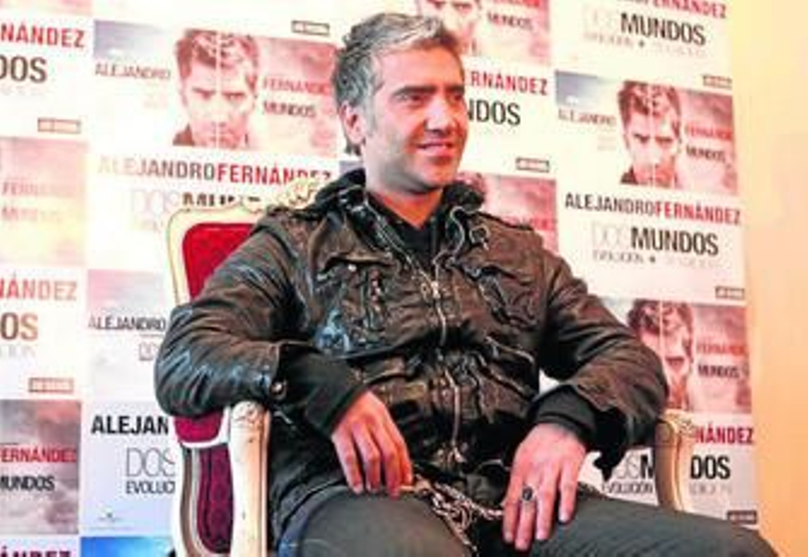 El cantante mexicano Alejandro Fernández, ayer, durante la presentación de su álbum en Madrid.