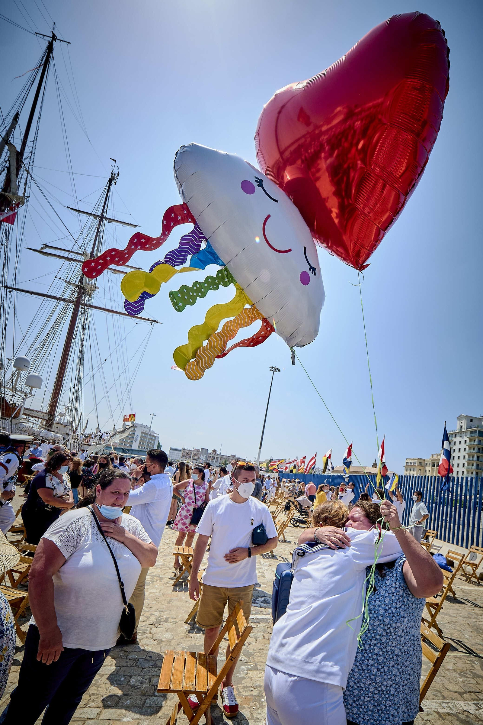 Recibimiento al buque escuela de la Armada española 'Juan Sebastián de Elcano'