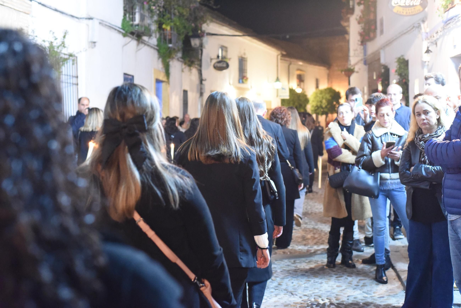 El vía crucis del Señor de Pasión por las calles de San Basilio, en imágenes