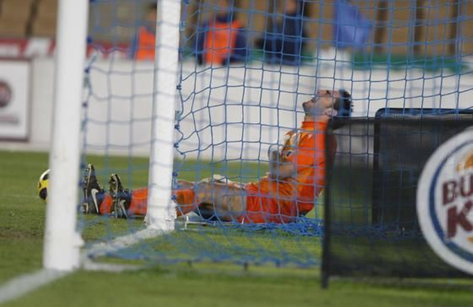 Mackay se duele tras golpearse con el palo.

Foto: Juan Carlos Toro