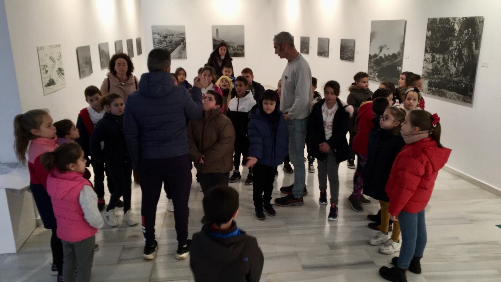 Los alumnos del Maestro Rojas de Nerva en su visita al museo