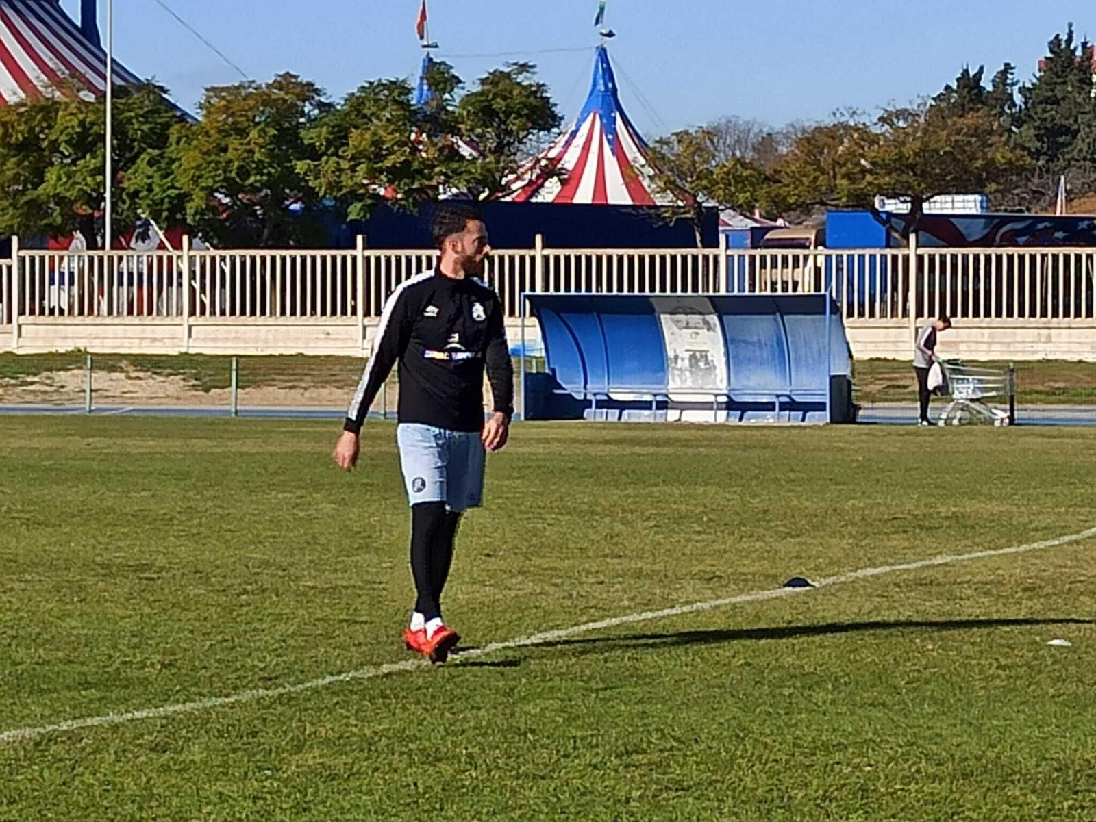 Álex Menéndez, en el entrenamiento del Xerez DFC este lunes.