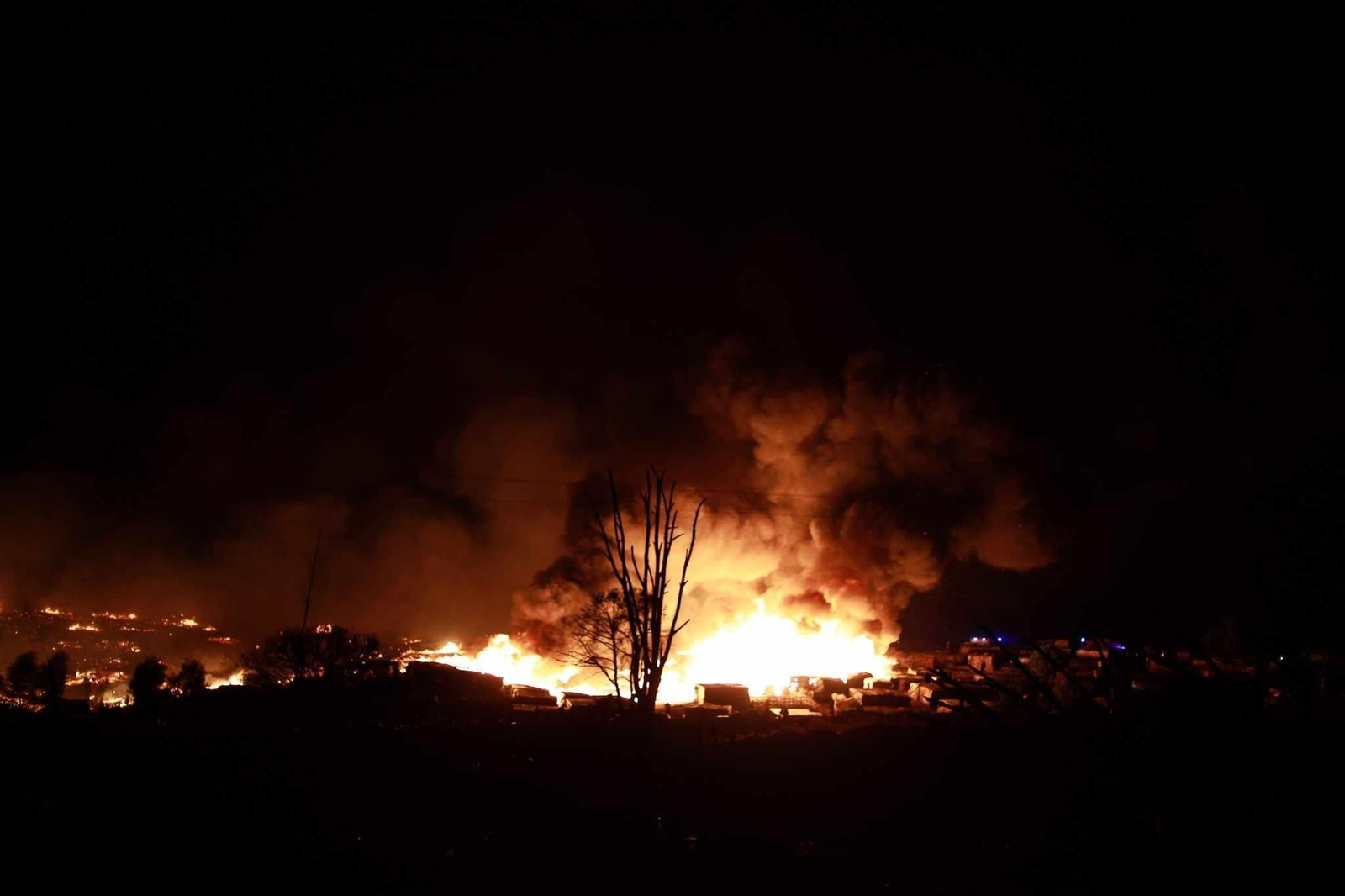 Imágenes del incendio en infraviviendas de Palos de la Frontera.