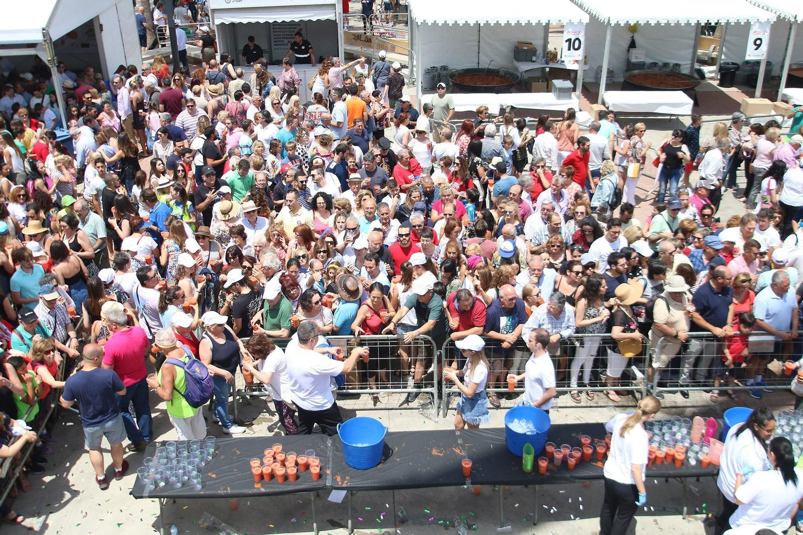 Fotogalería del récord Guinnes del gazpacho más grande del mundo