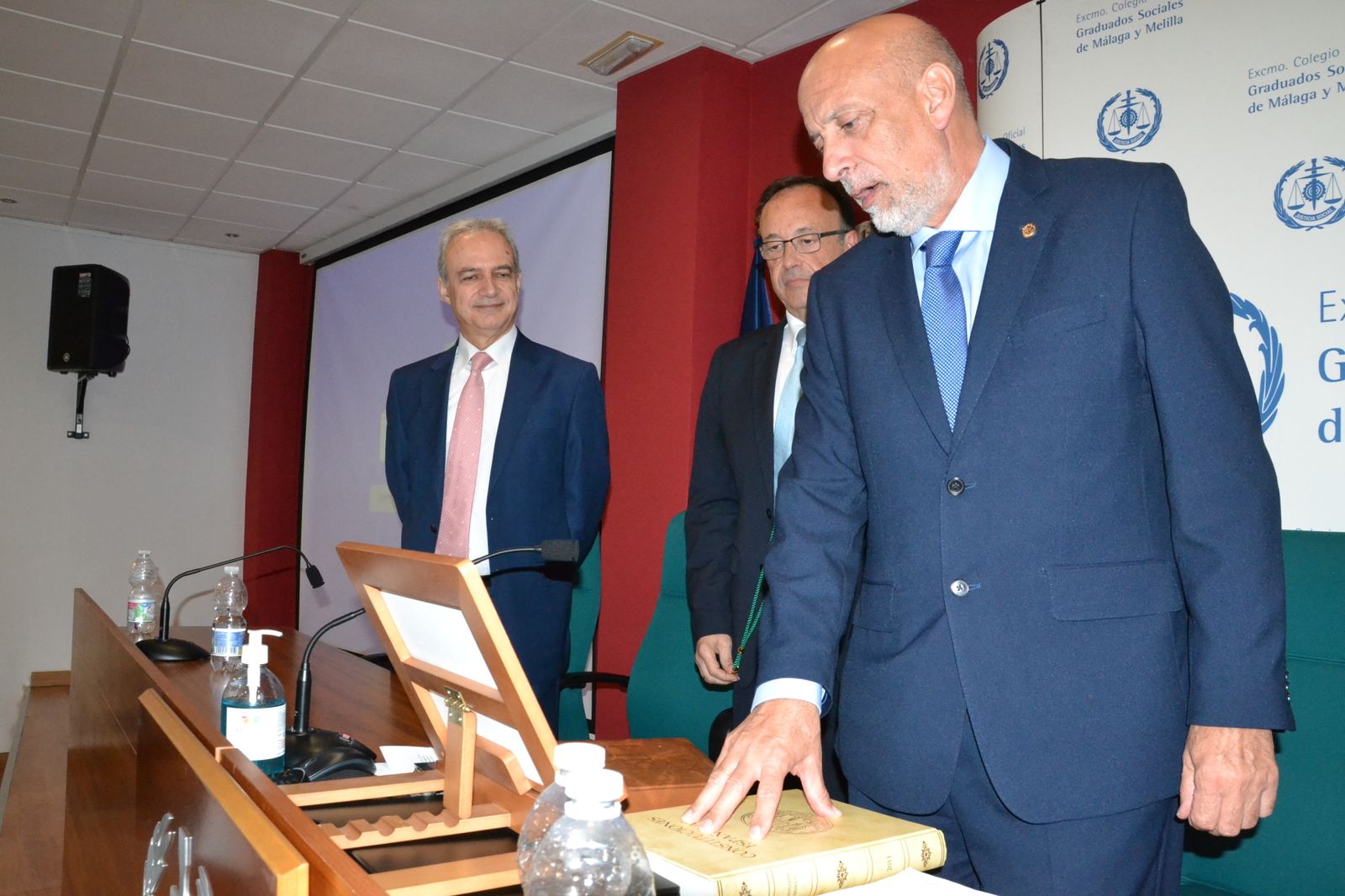 Eduardo Ruiz Vegas jura su cargo como presidente los Graduados Sociales de Málaga y Melilla durante los próximos 4 años.