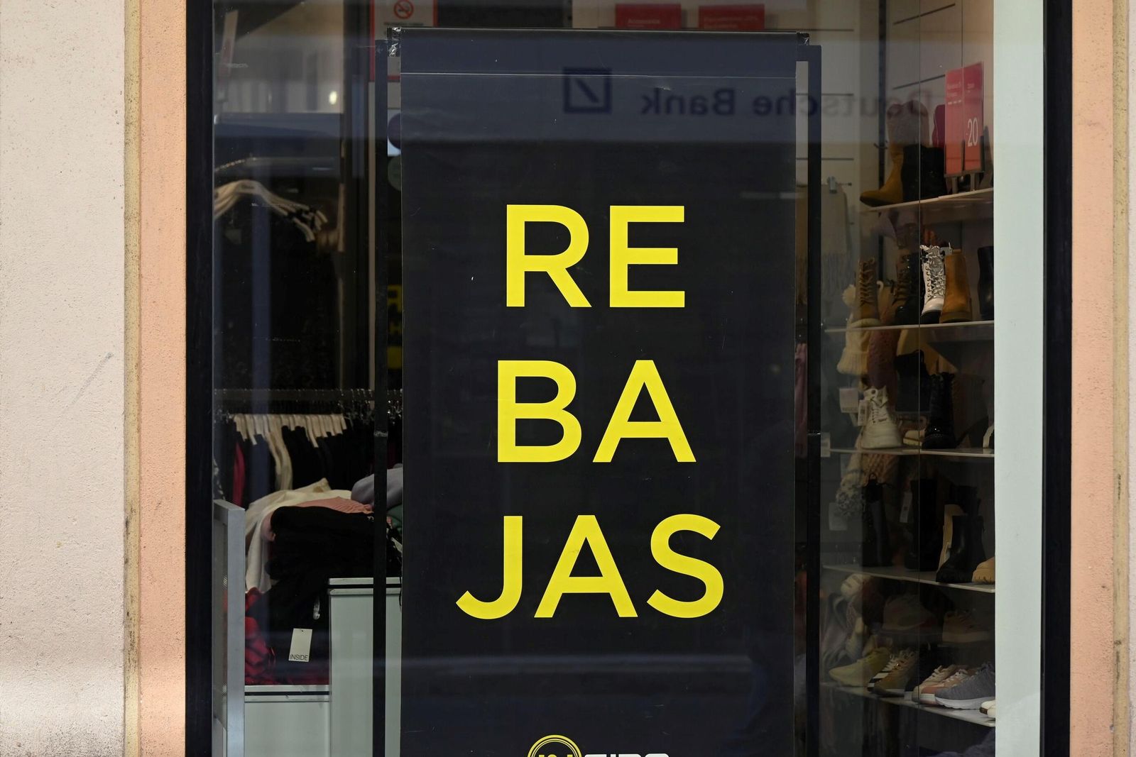 El inicio de la campaña de las rebajas de invierno en Córdoba, en imágenes