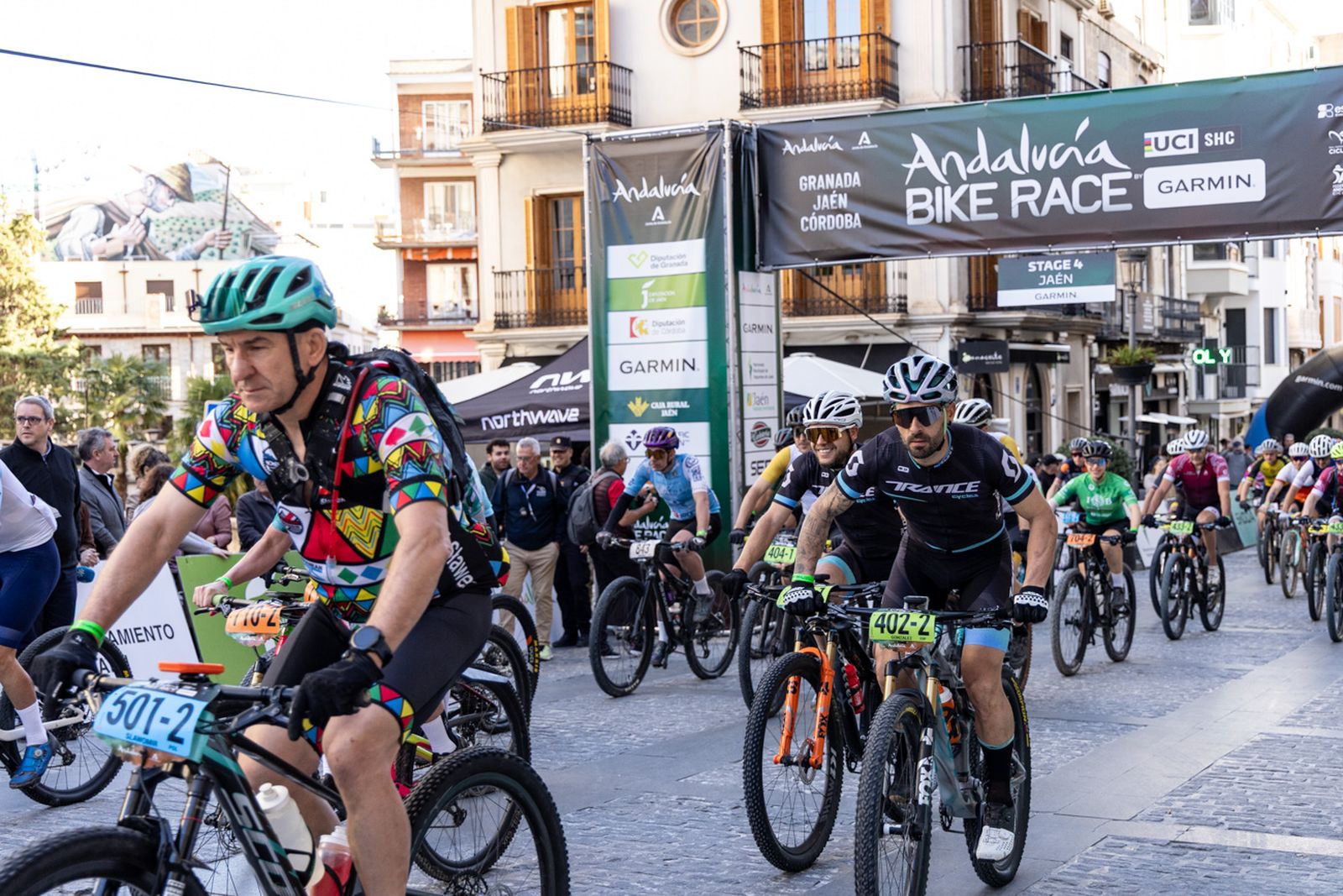 Jaén, protagonista de nuevo en la salida de la tercera etapa de la Andalucía Bike Race