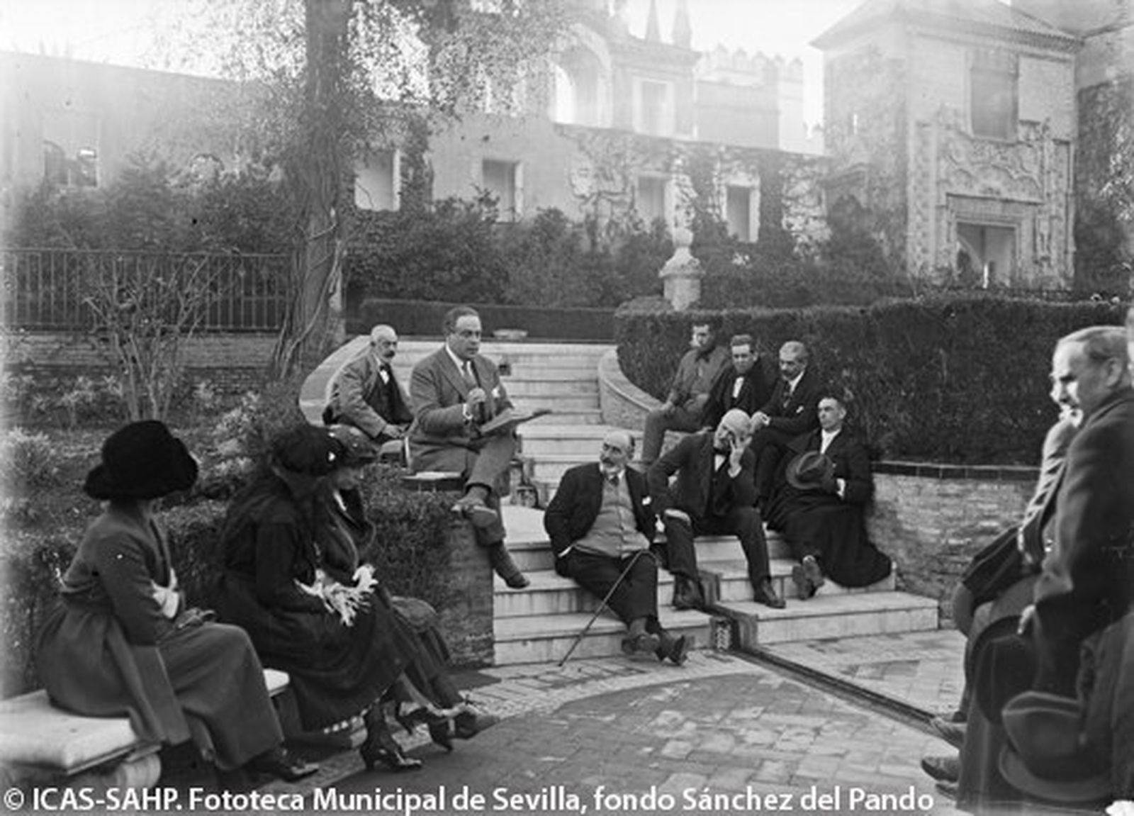 Paseo gráfico por la historia reciente del Alcázar de Sevilla