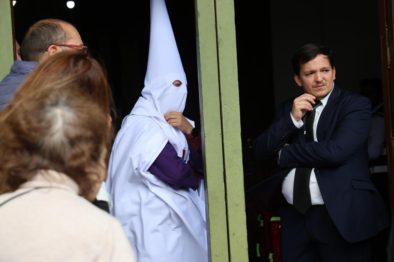 El Calvario se queda sin Lunes Santo en Huelva: imágenes de las lágrimas y el desconsuelo en la hermandad