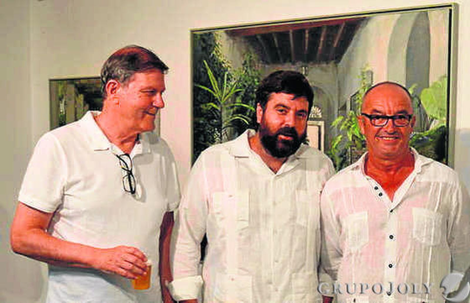 El pintor Fermin Villaescusa, con el pintor Pepe Baena y su padre.

Foto: Ignacio Casas de Ciria