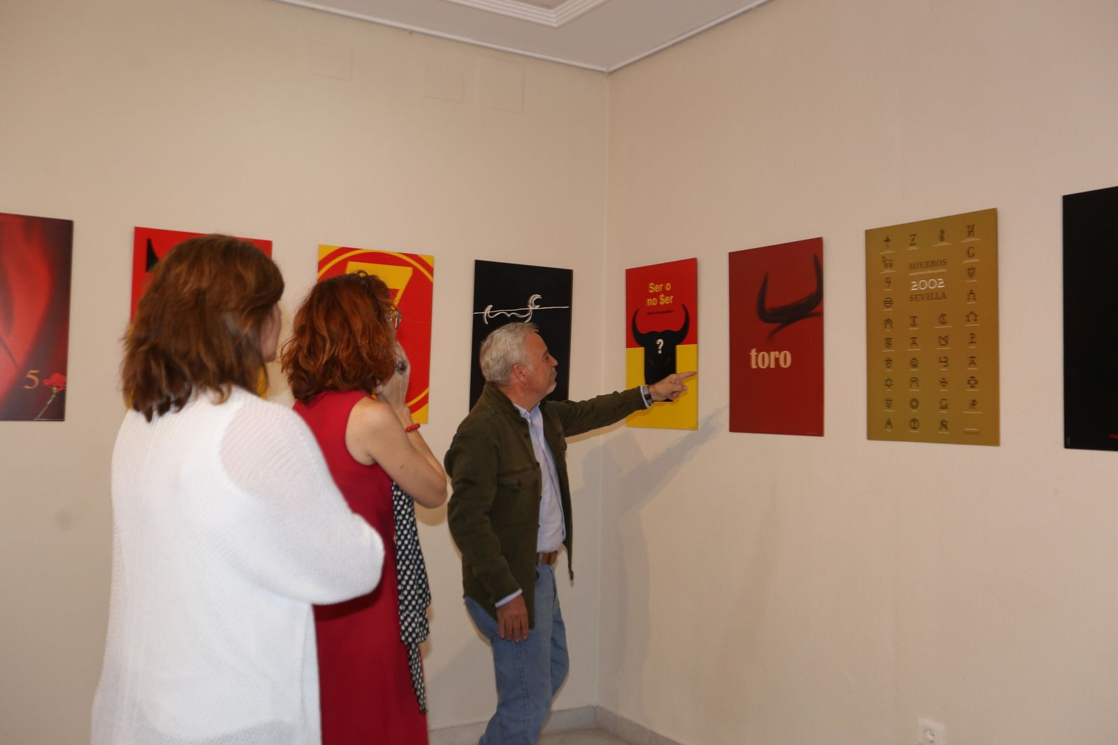 Momento de la inauguración de la muestra.