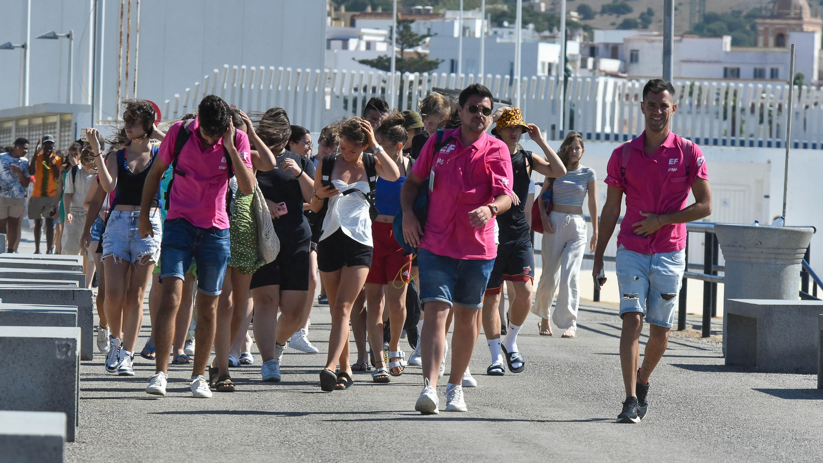 Un día de levante fuerte en Tarifa, en imágenes