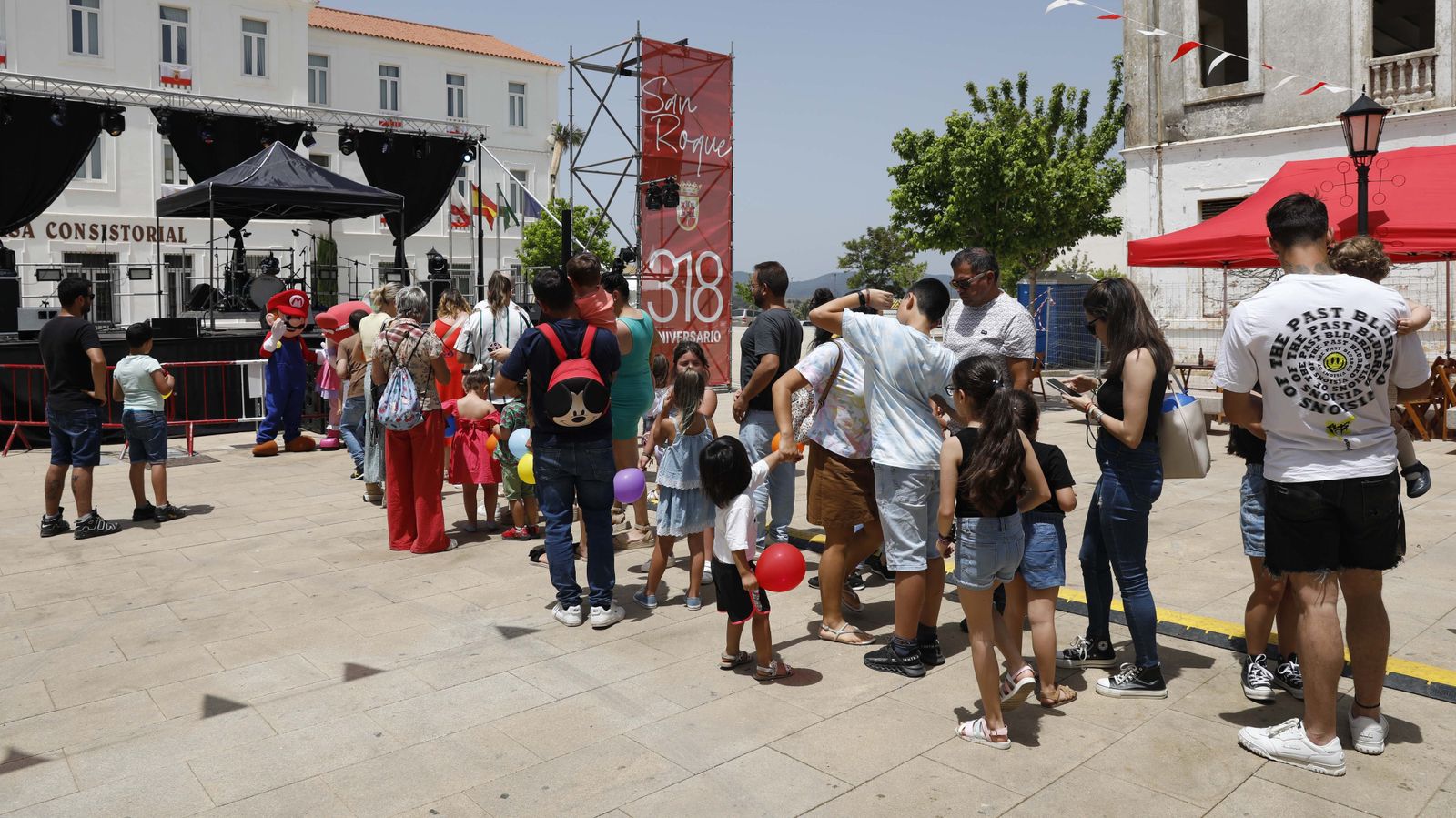 Fotos del festival de foodtrucks y conciertos por el 318 aniversario de San Roque
