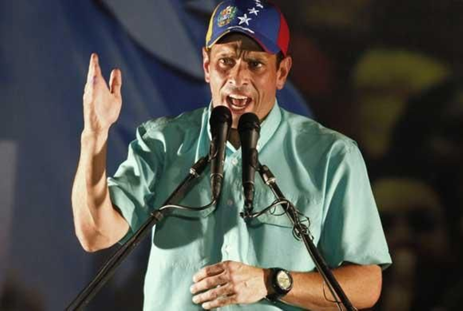 Henrique Capriles peleará con Chávez por la Presidencia venezolana