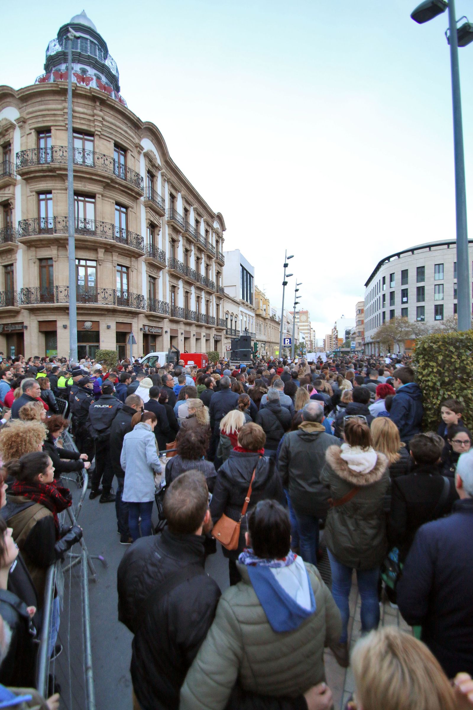 Las imágenes de los 5 minutos de silencio por Gabriel en Puerta Purchena