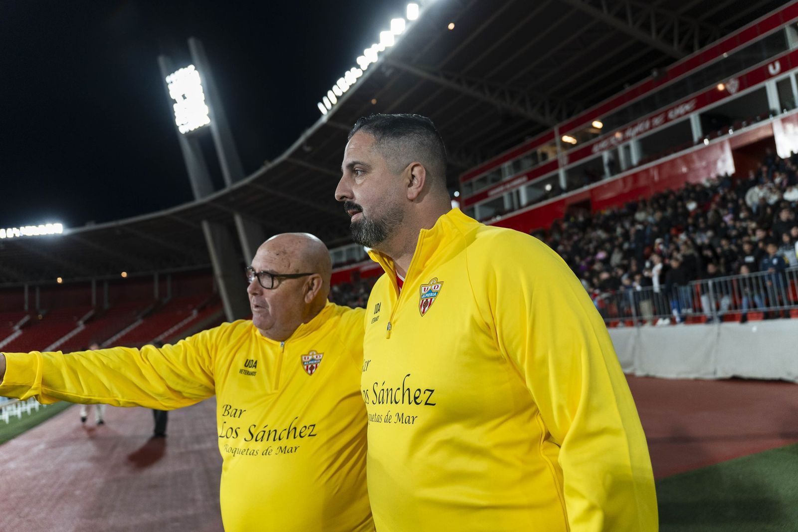 Fotogalería del partido homenaje a Guillermo Blanes entre los veteranos de la UD Almería y el FC Barcelona