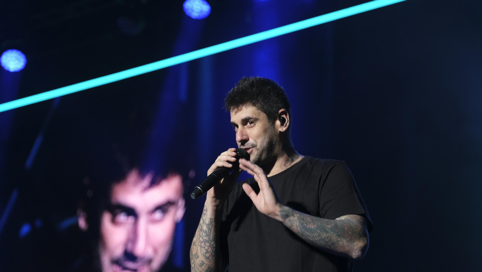 El concierto de Melendi llena de fans la Plaza de Toros de Almería, en imágenes