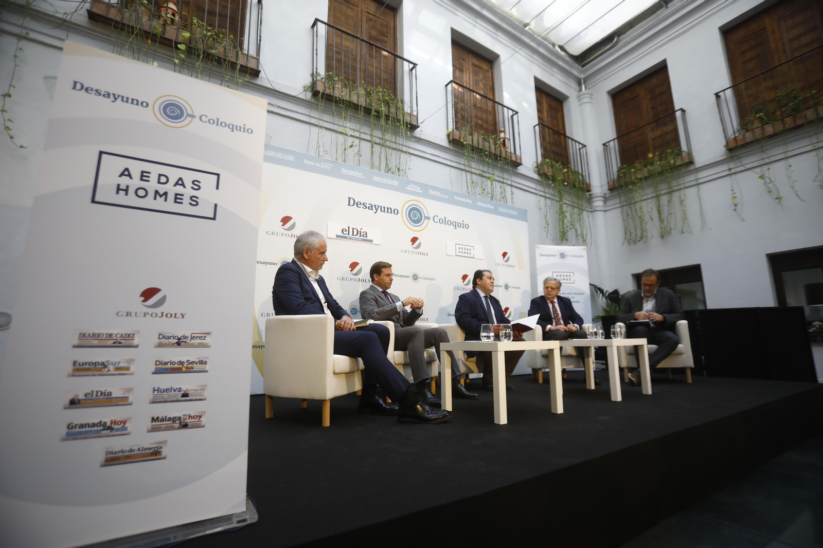 Fografías del desayuno coloquio de Grupo Joly: El urbanismo dos años después del covid