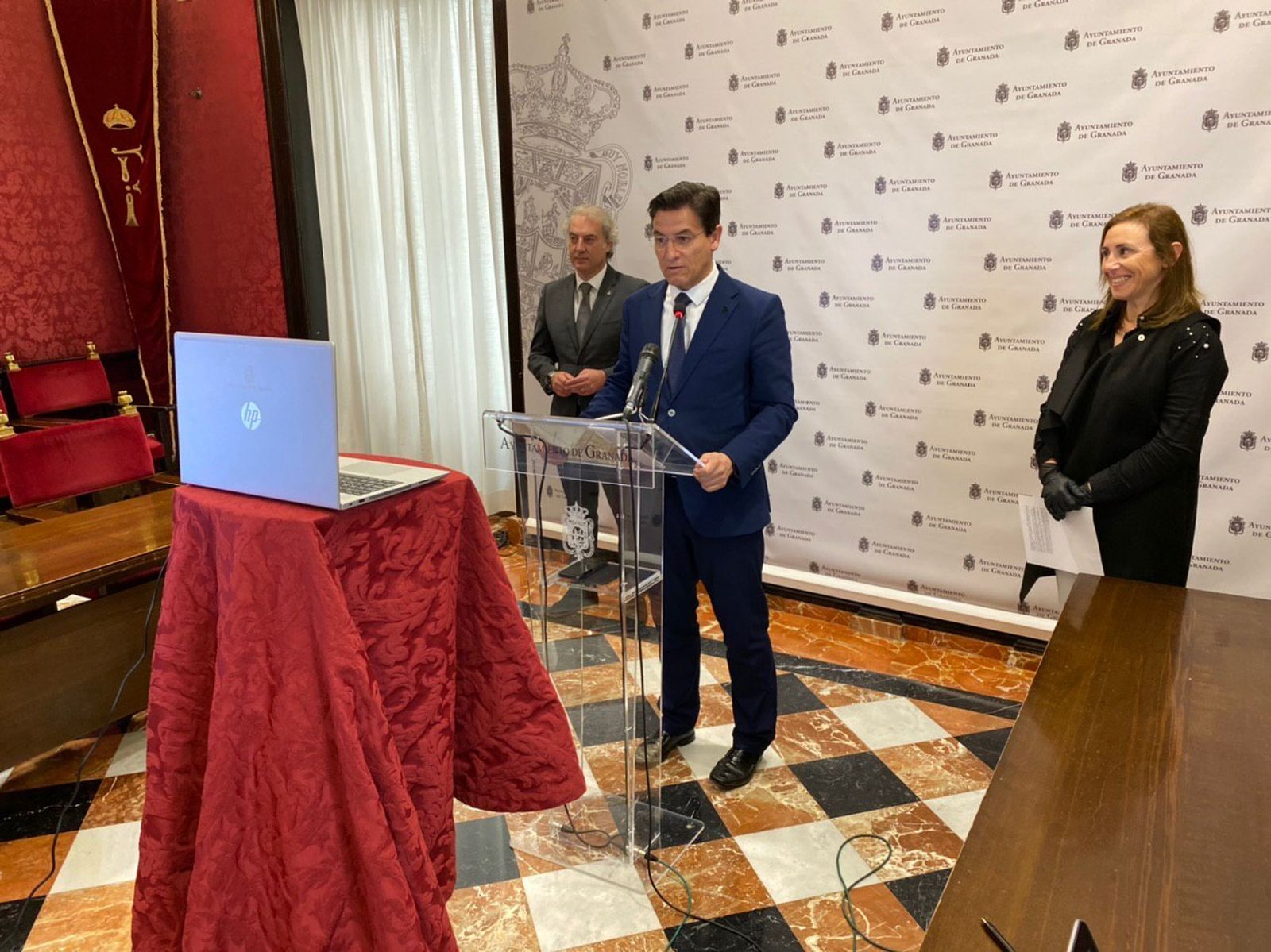 Granada repartirá 2.000 bonos de 50 euros a las familias vulnerables para la compra de alimentos