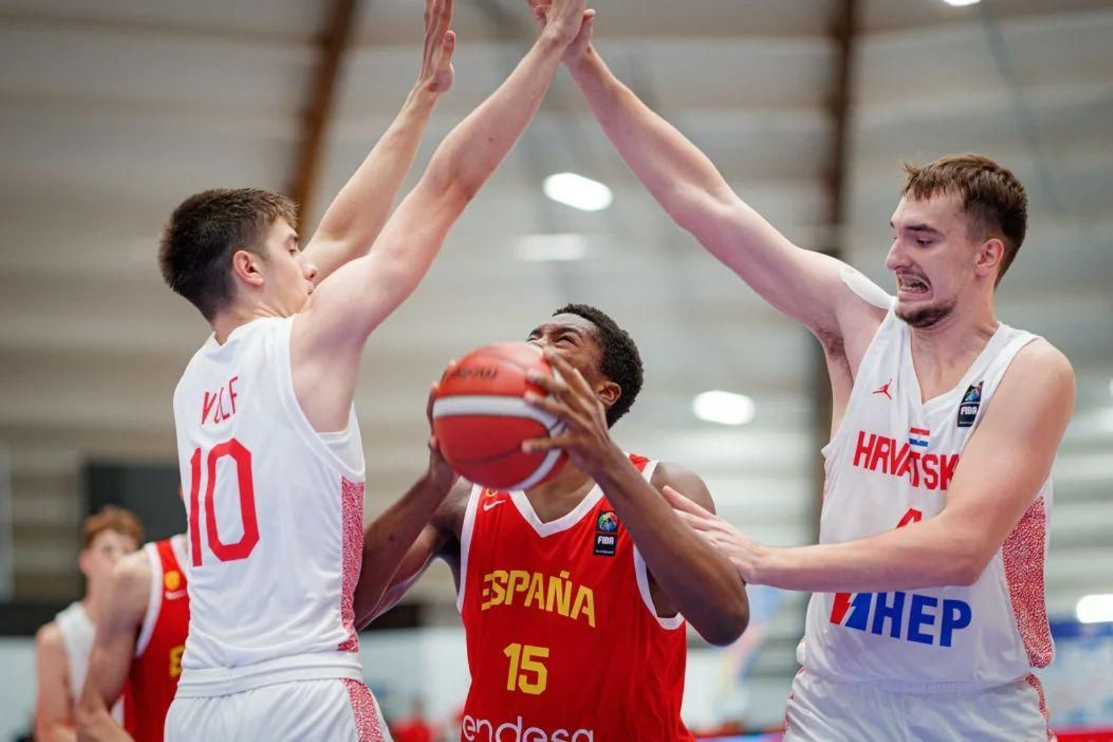 Eurobasket sub 18: Mario Saint-Supéry da un recital y evita el descenso de España