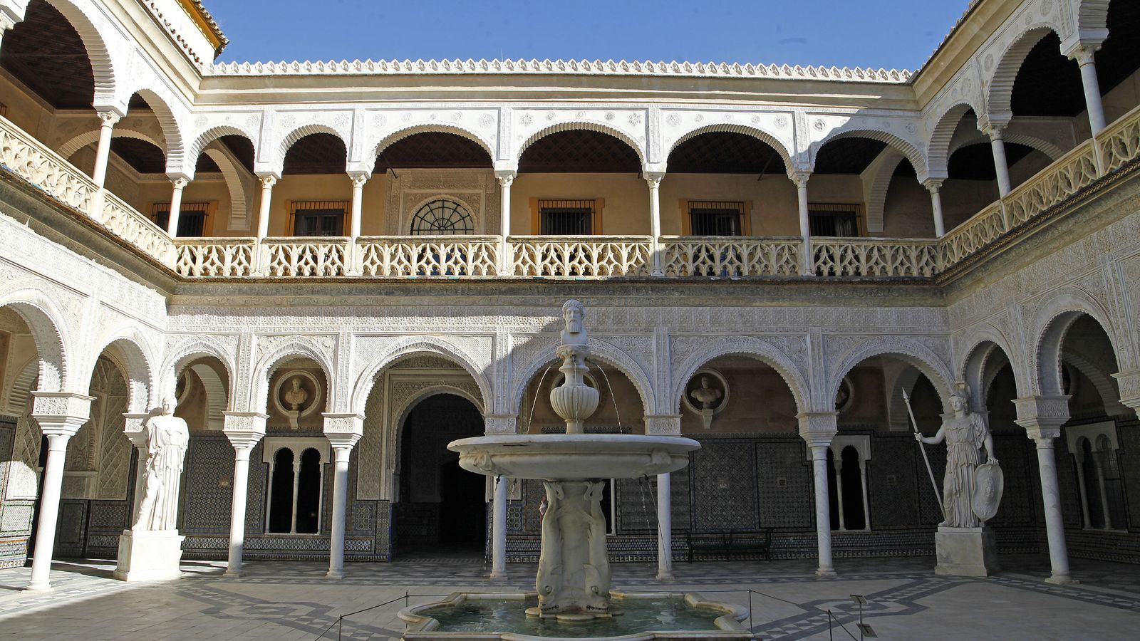 El majestuoso patio central de la Casa de Pilatos, en Sevilla.