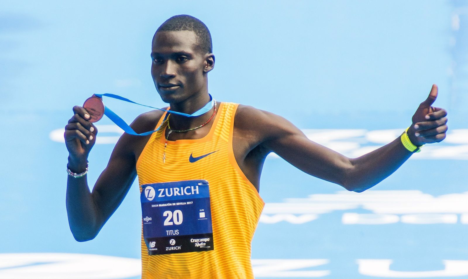 Las imágenes del Zurich Maratón de Sevilla.