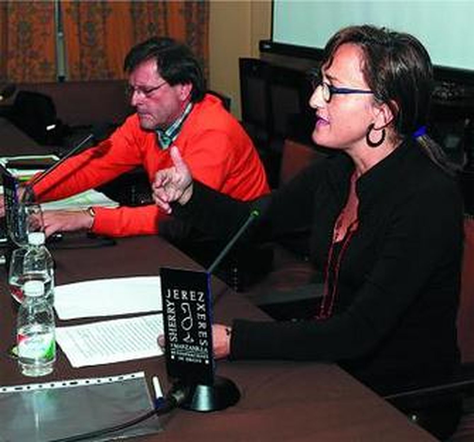 Dolores López Enamorado y Antonio Reyes durante la conferencia.