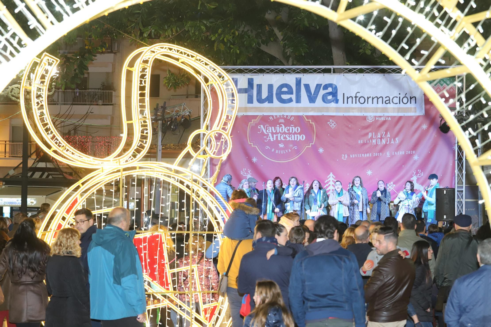 Imágenes del Cuentacuentos de Huelva Información con el alcalde Gabriel Cruz