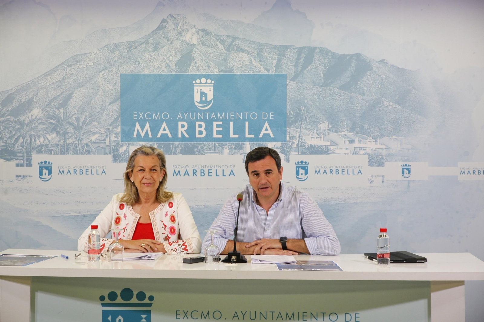 Caracuel y Romero, ayer, en rueda de prensa.