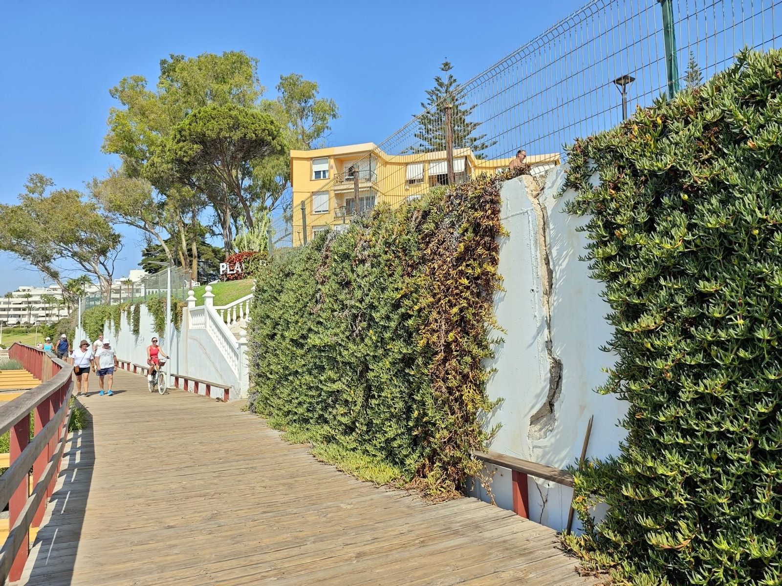 El muro afectado en el tramo de corredor litoral.