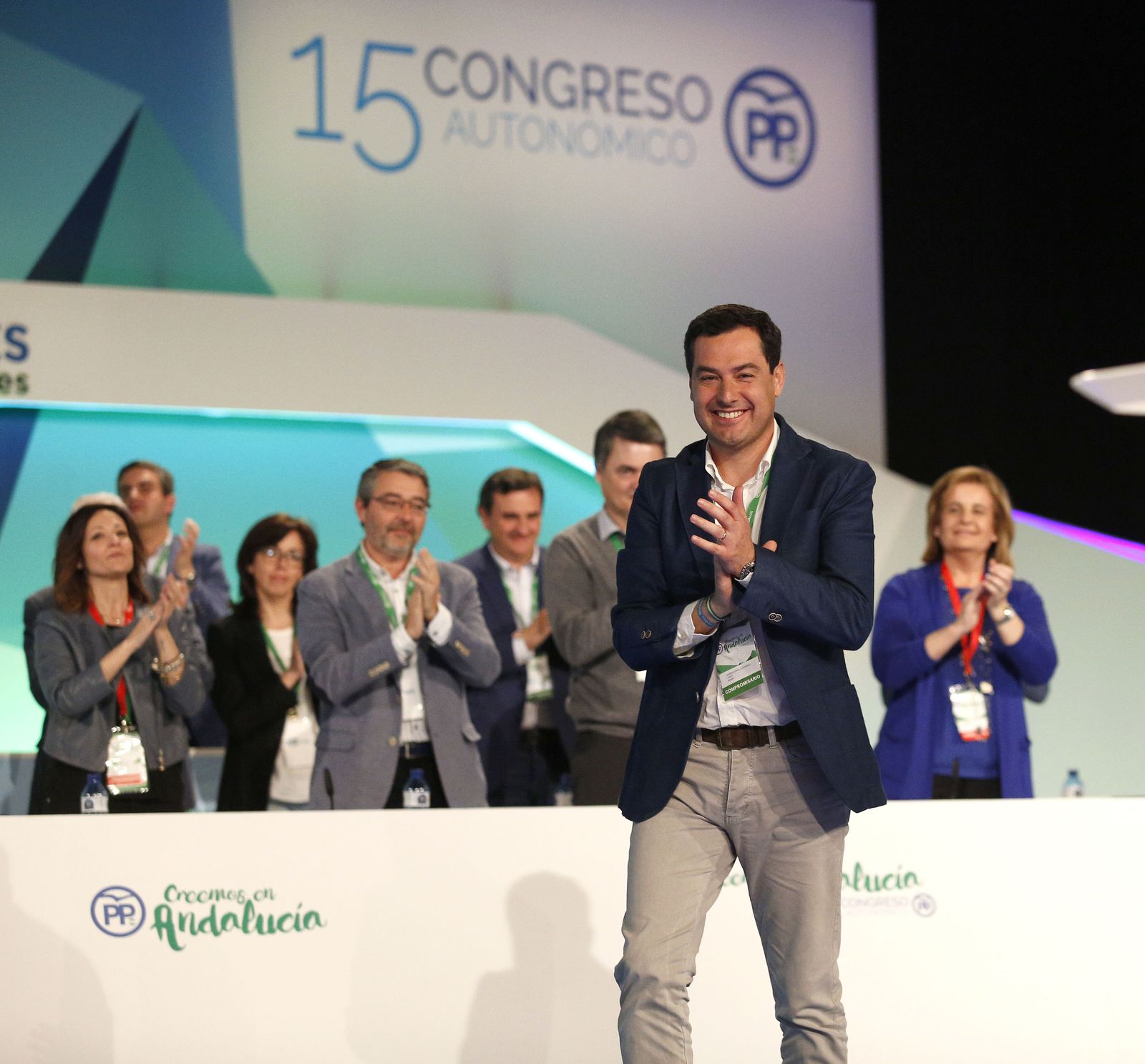 El presidente del PP andaluz, Juanma Moreno, ayer tras ser reelegido en el congreso regional de los populares en Málaga.