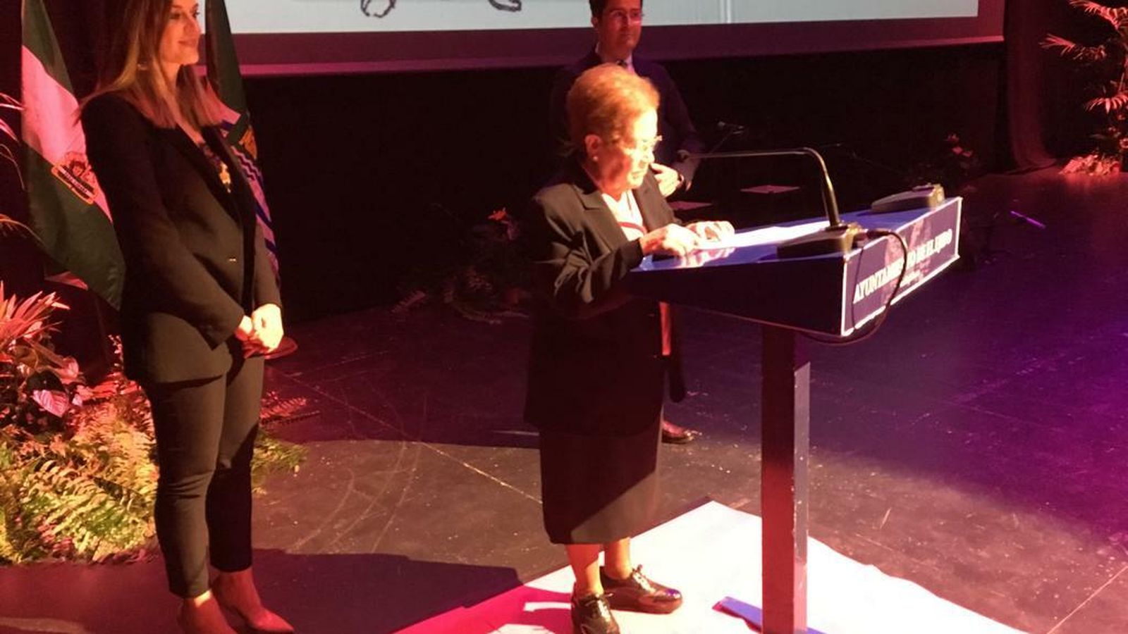 Mari Carmen Mateo se dirige al público.