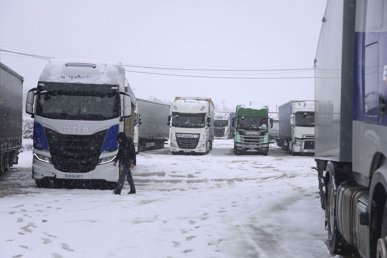 La nieve tiñe de blanco en norte de España