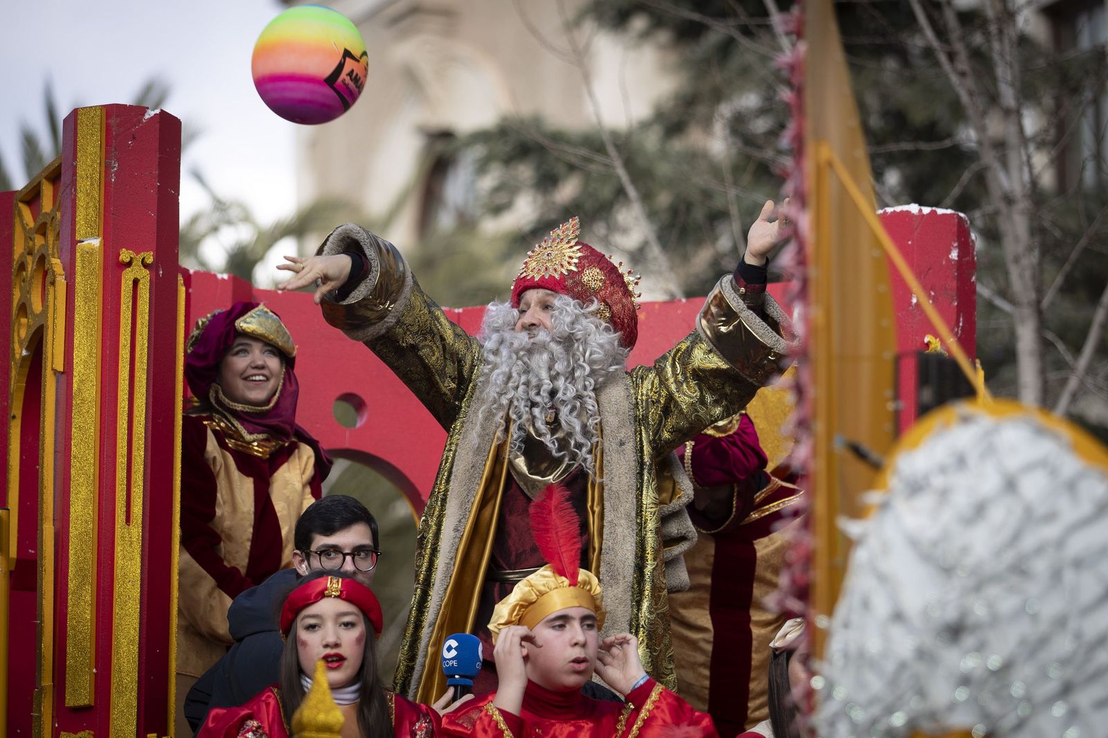 La Cabalgata de los Reyes Magos 2026 en Granada, en imágenes