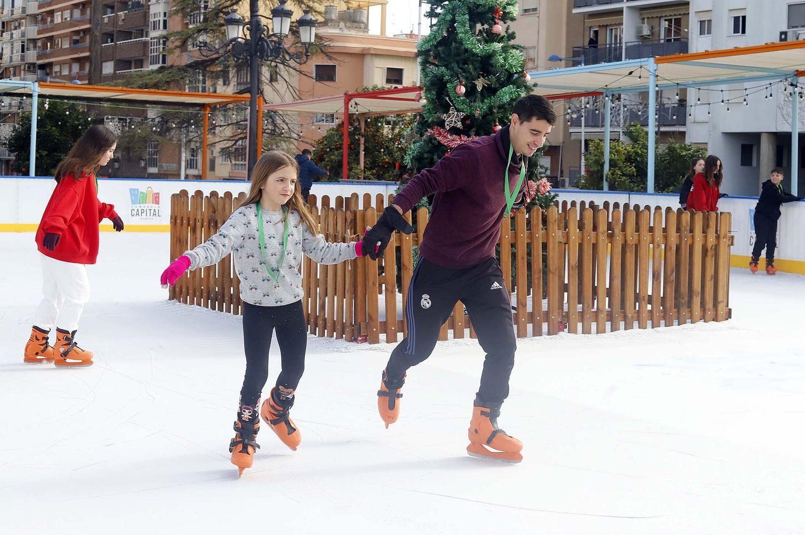 Imágenes del ambiente festivo del 31 de diciembre en Huelva