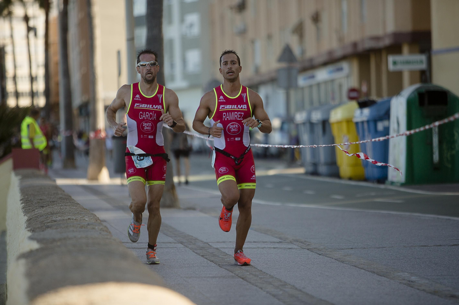 El II acuatlón Tirabuzón ciudad de Cádiz, en imágenes