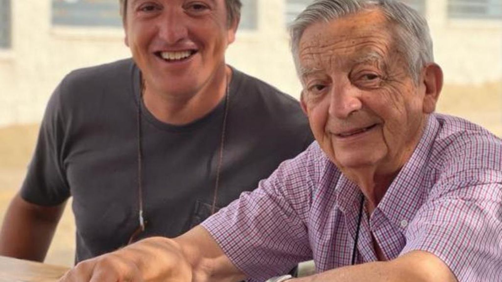 Juan Carlos López Guilarte con su hijo Carlos.