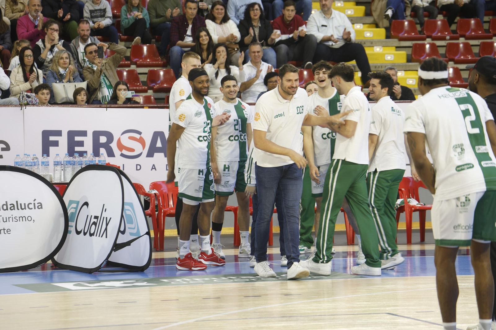 Las mejores fotos del ambiente en Vista Alegre para el Coto Córdoba - Albacete