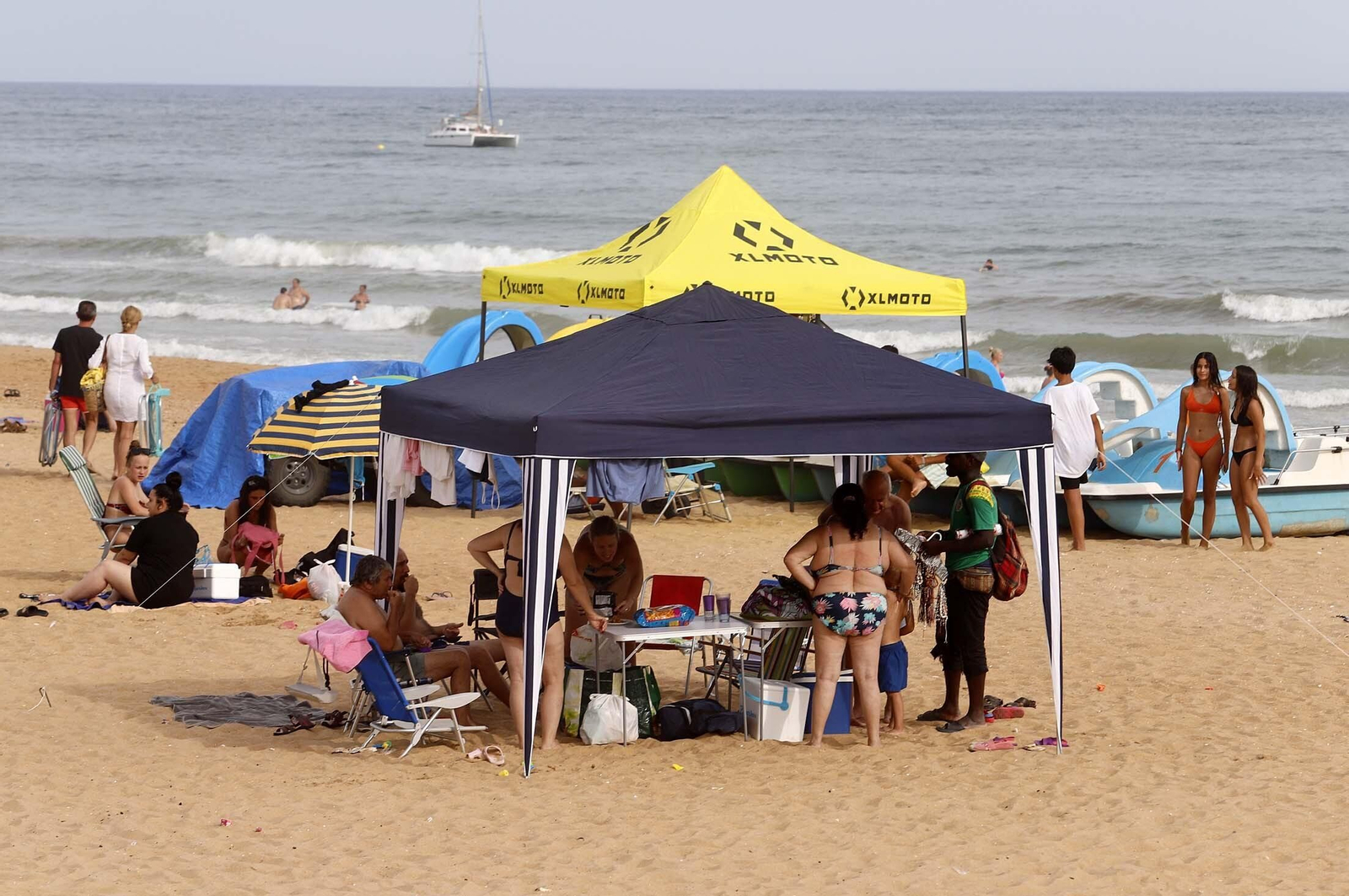Ambiente en la playa de Mazagón en la tarde del martes, en imágenes