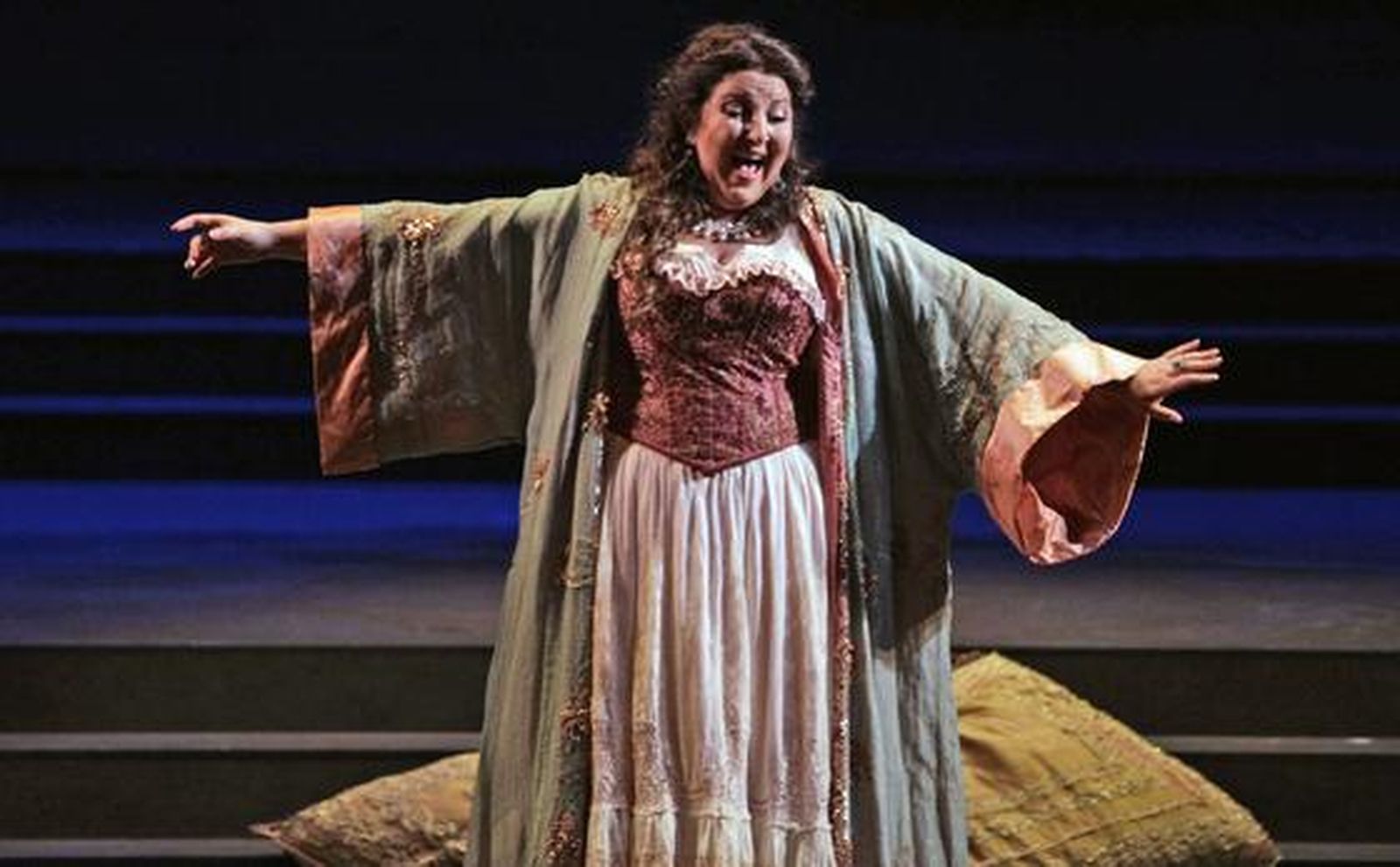 Una imagen del ensayo general de 'La Traviata' en el Teatro de la Maestranza. / Antonio Pizarro

Foto: Antonio Pizarro