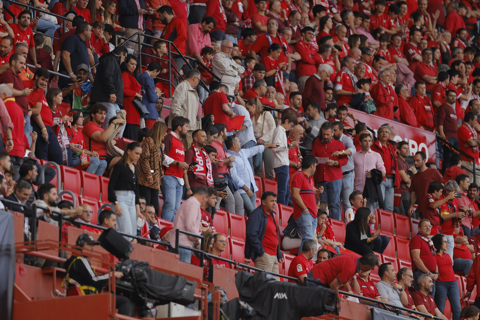 Búscate en las fotos del Sevilla-Juventus