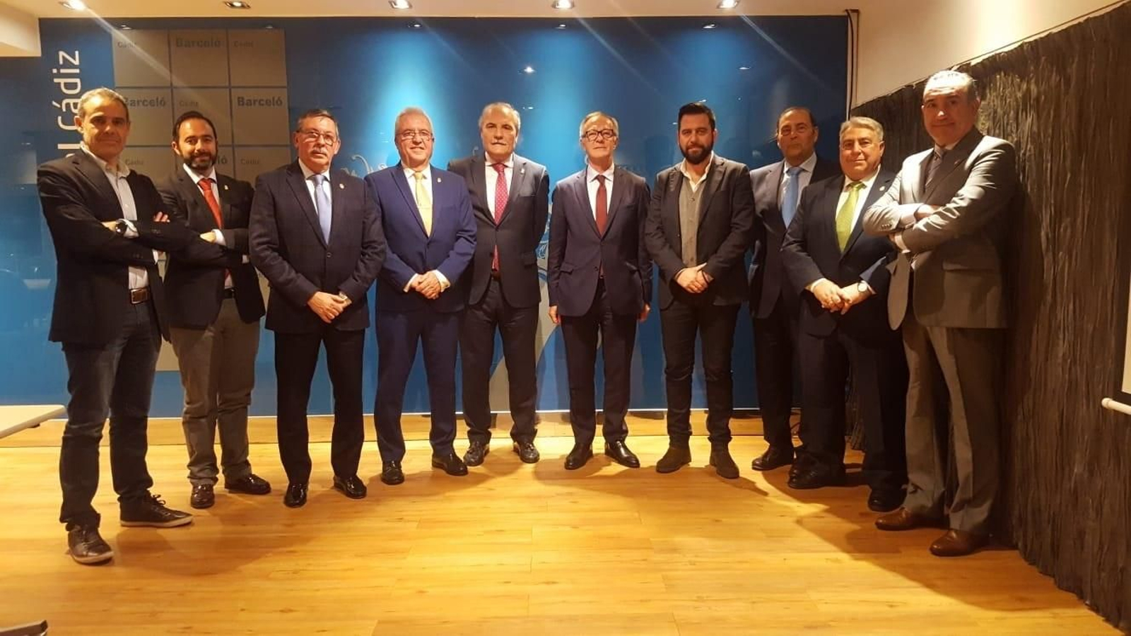 Los miembros del Consejo, con el ministro José Guirao, el subdelegado del Gobierno y Fran González