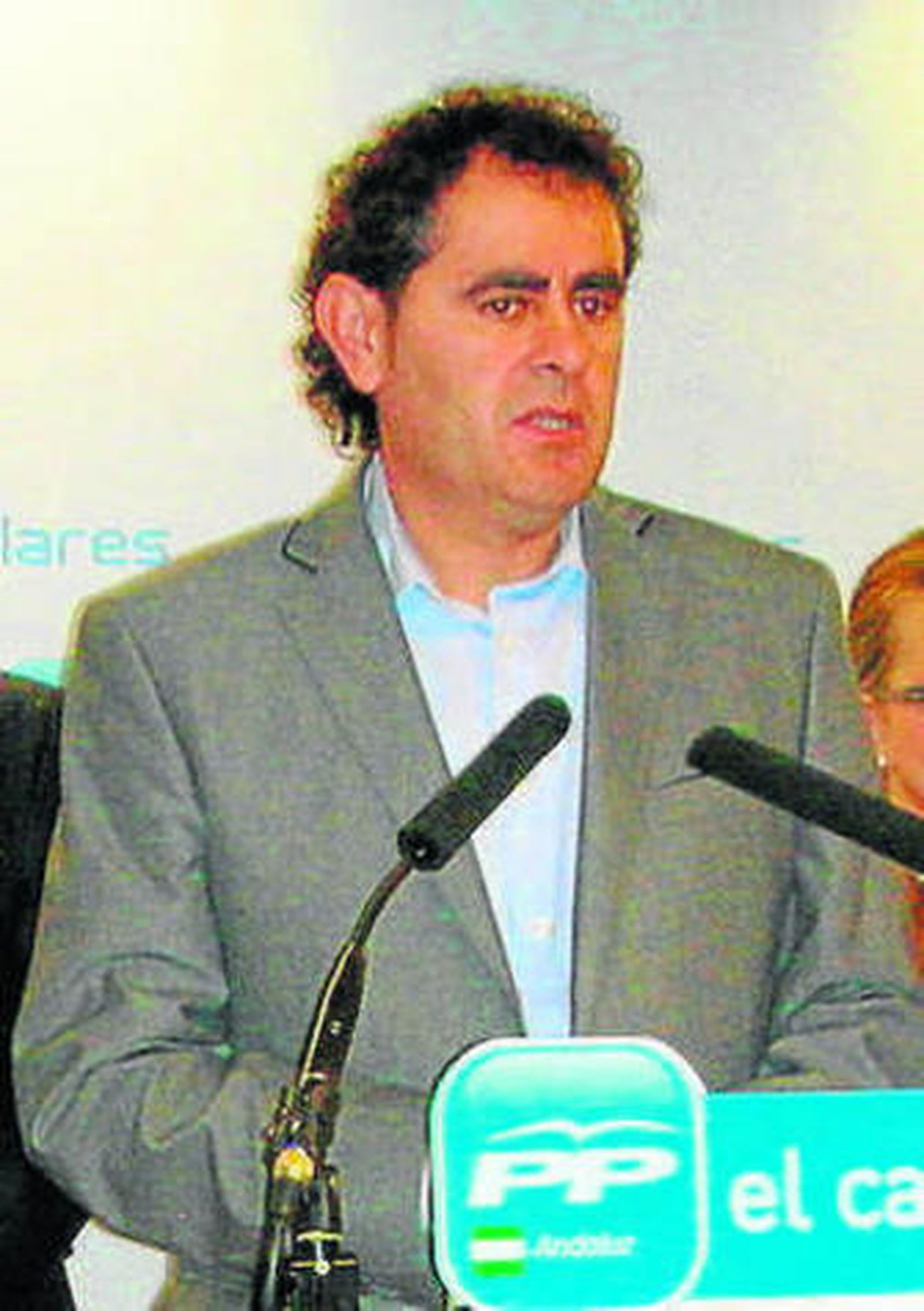 Antonio Torres en la sede del PP.
