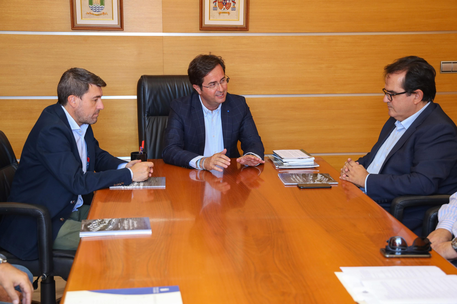 Reunión de Francisco Góngora con Antonio J. Rodríguez.