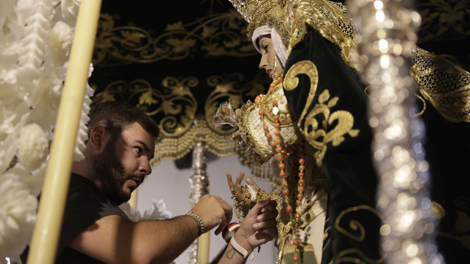Preparativos en las iglesias de Algeciras para la Magna Mariana, en imágenes