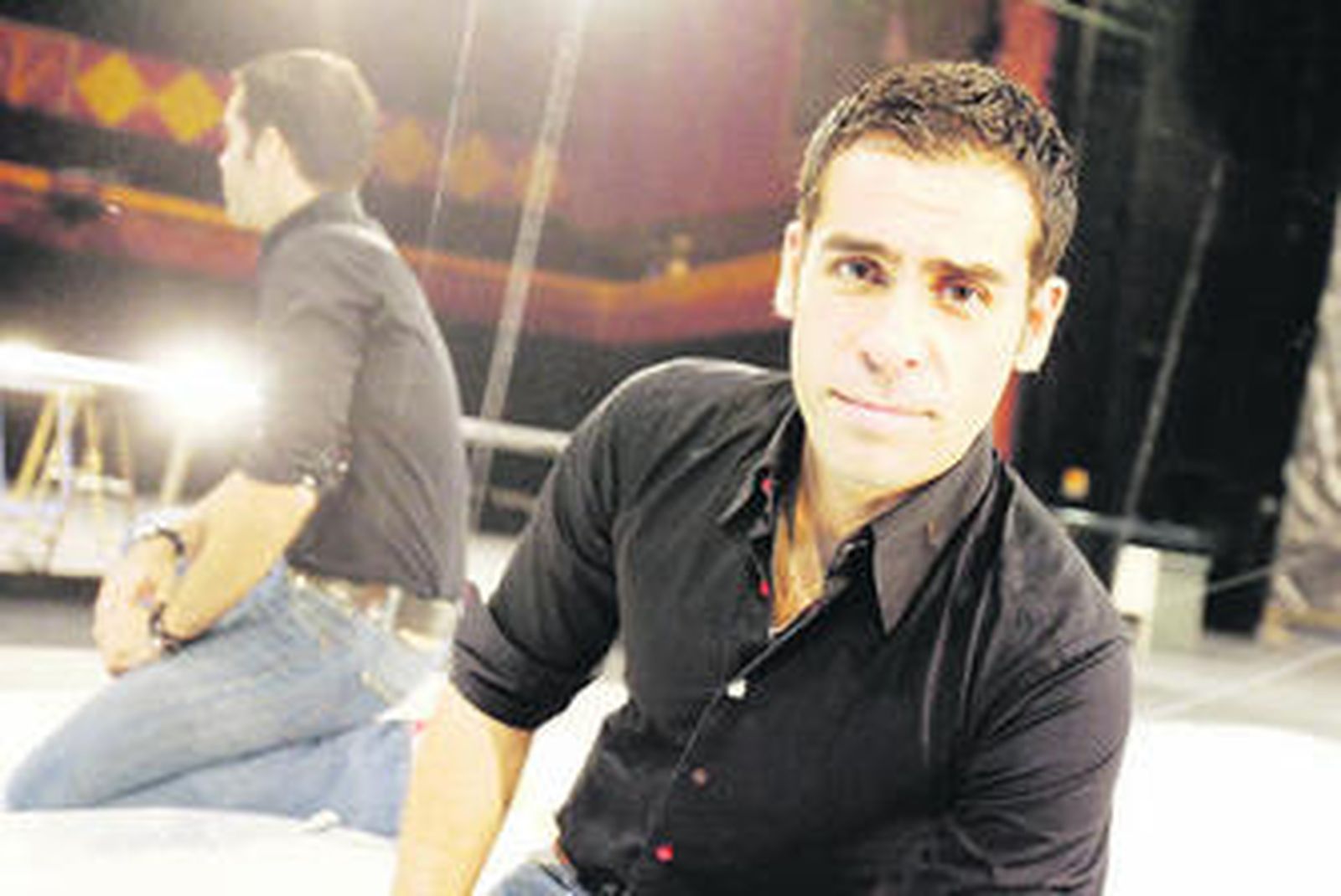 Ismael Jordi posa durante los ensayos del recital homenaje a Alfredo Kraus, días atrás, en el Villamarta.